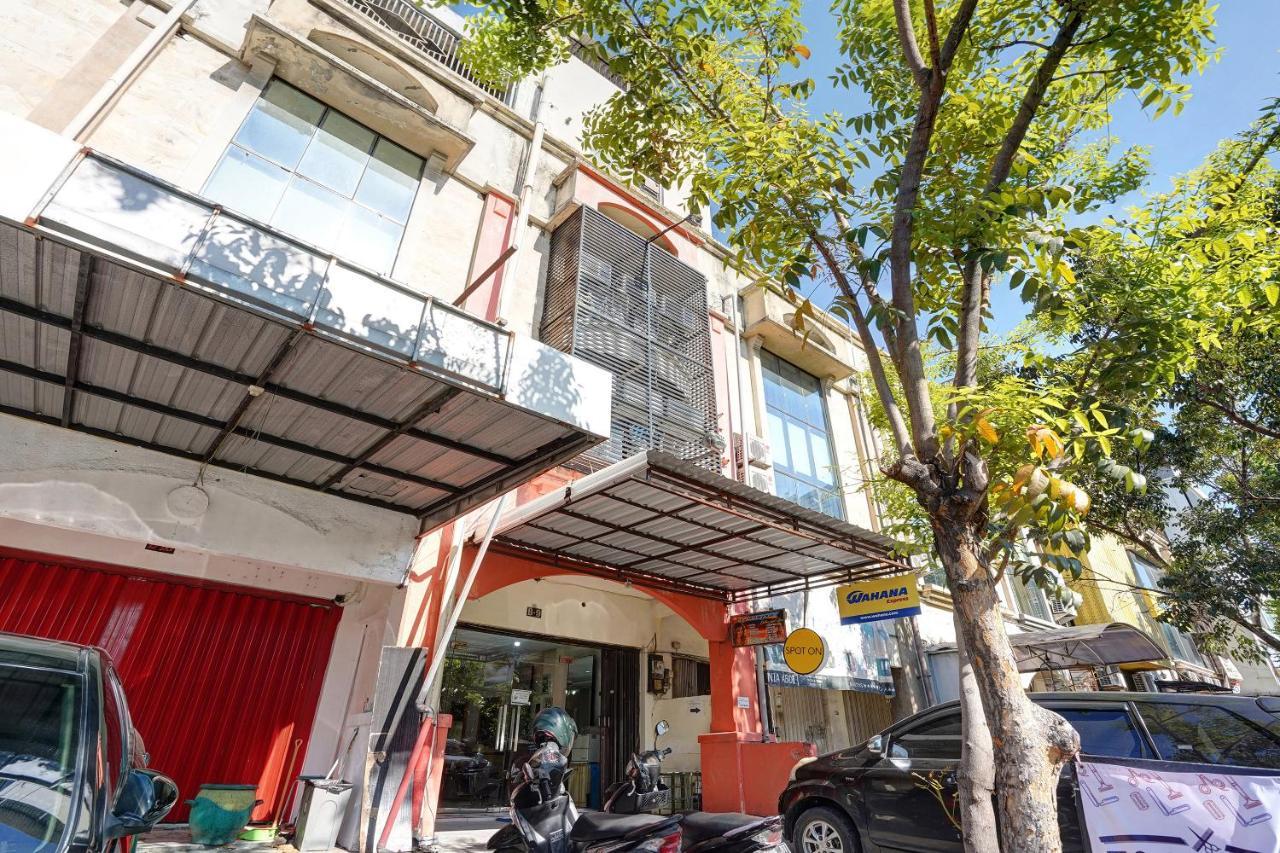 Spot On 90148 Gosepa Mayjend Sungkono Surabaya Exteriör bild